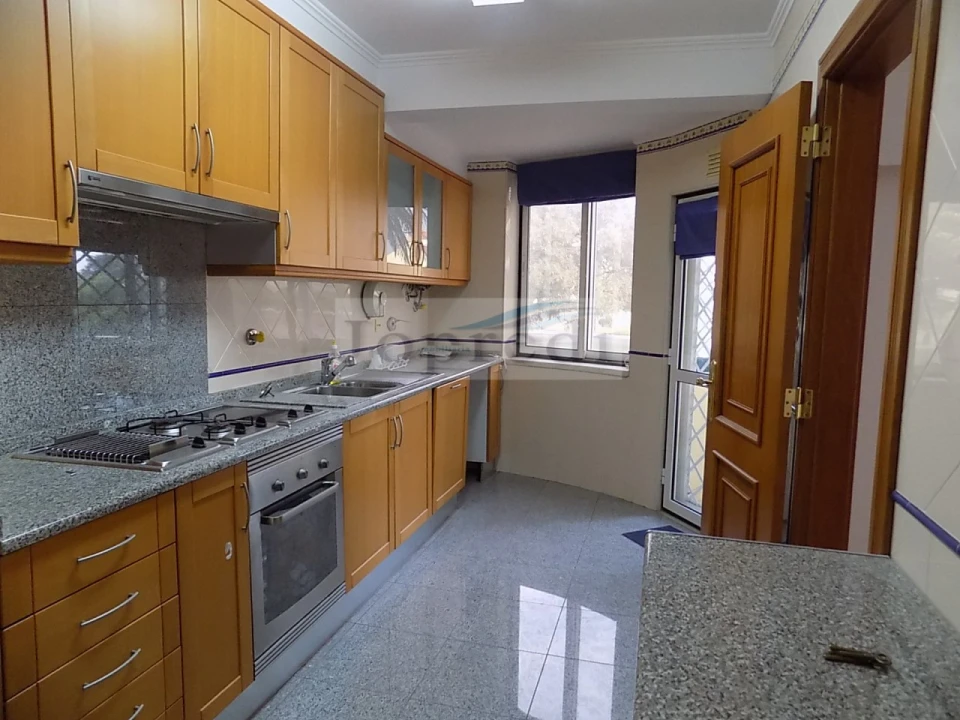 Apartamento T2 para Arrendamento em Carcavelos e Parede Foto 9