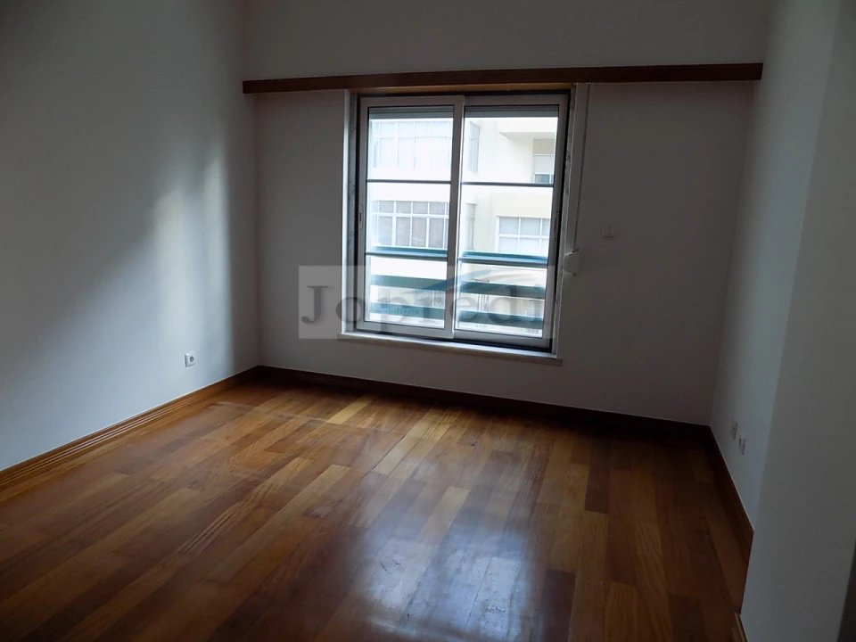 Apartamento T2 para Arrendamento em Carcavelos e Parede Foto 14