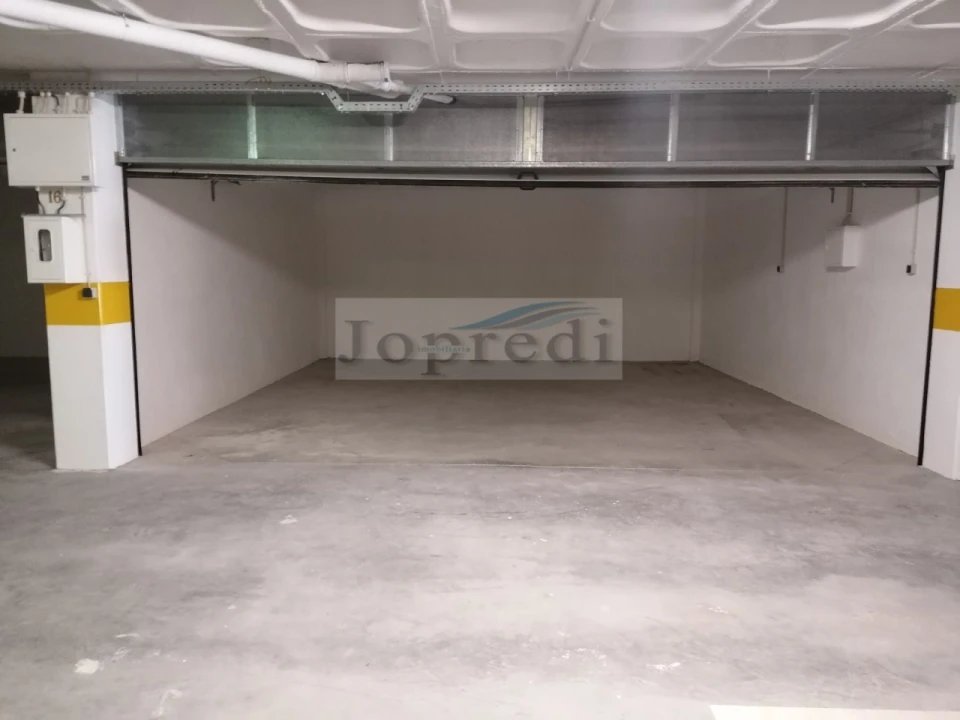 Garagem para Arrendamento em Carcavelos e Parede Foto 1