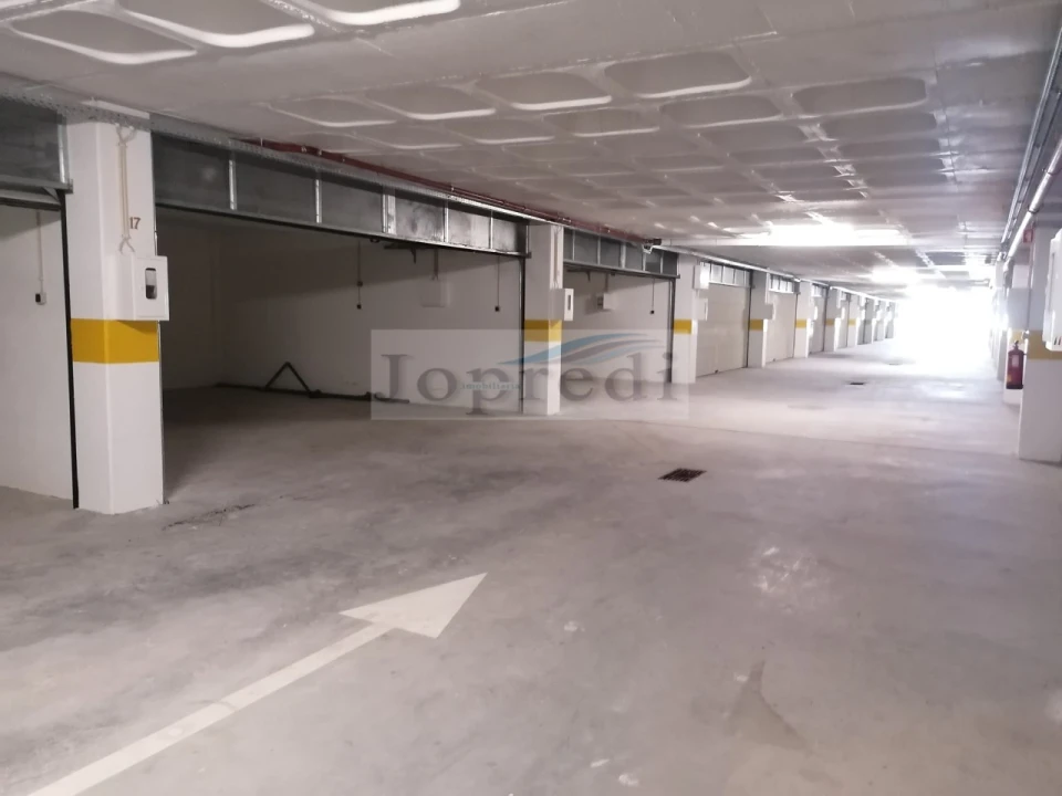 Garagem para Arrendamento em Carcavelos e Parede Foto 2