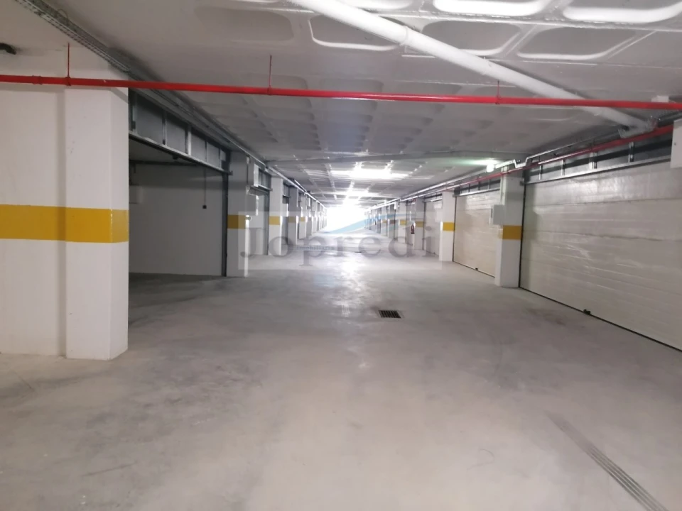 Garagem para Arrendamento em Carcavelos e Parede Foto 3