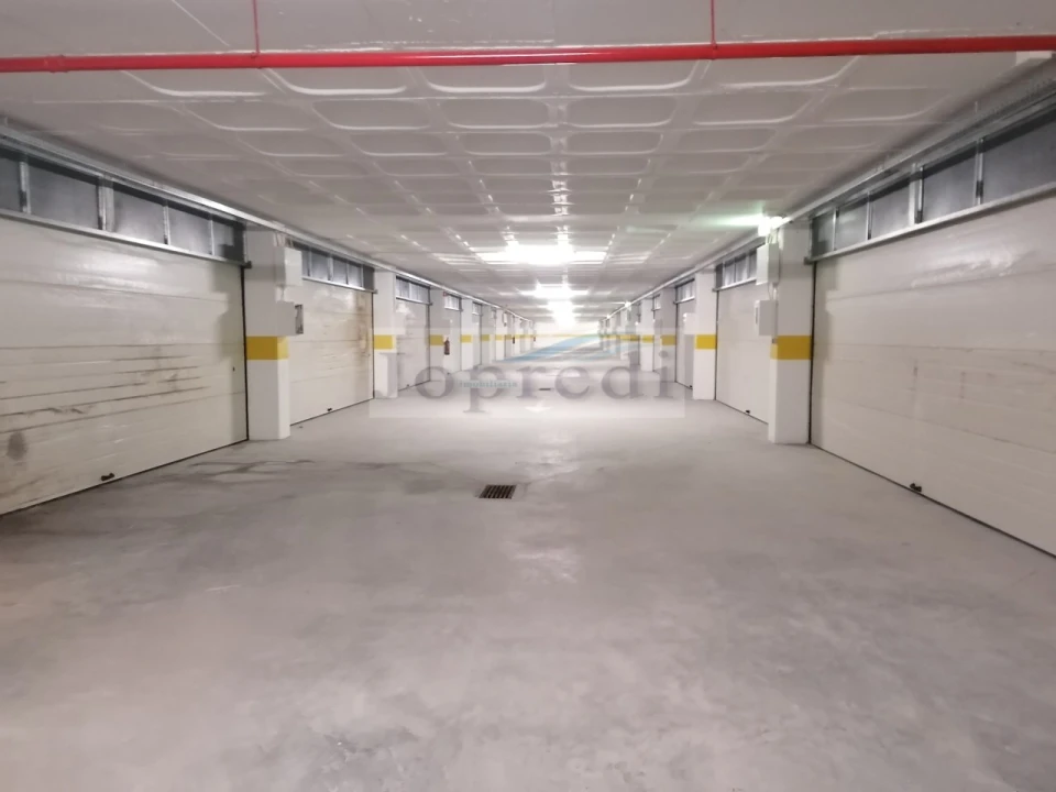 Garagem para Arrendamento em Carcavelos e Parede Foto 4