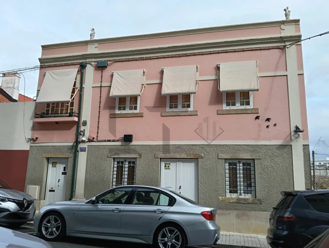 Moradia T4 para Venda em Moscavide e Portela