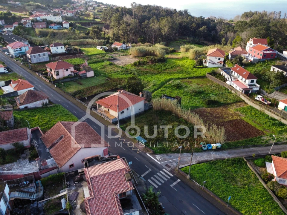 Terreno para Venda em Porto Moniz Foto 8