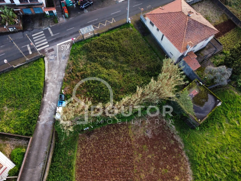 Terreno para Venda em Porto Moniz Foto 12