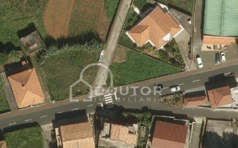 Terreno para Venda em Porto Moniz Foto 4