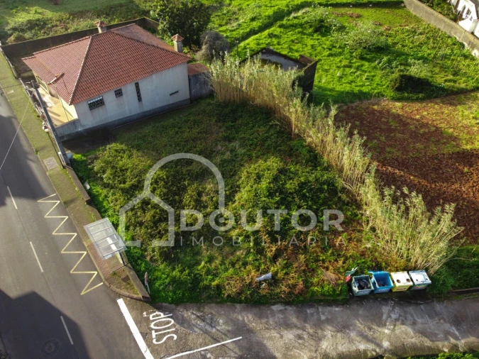 Terreno para Venda em Porto Moniz Foto 11
