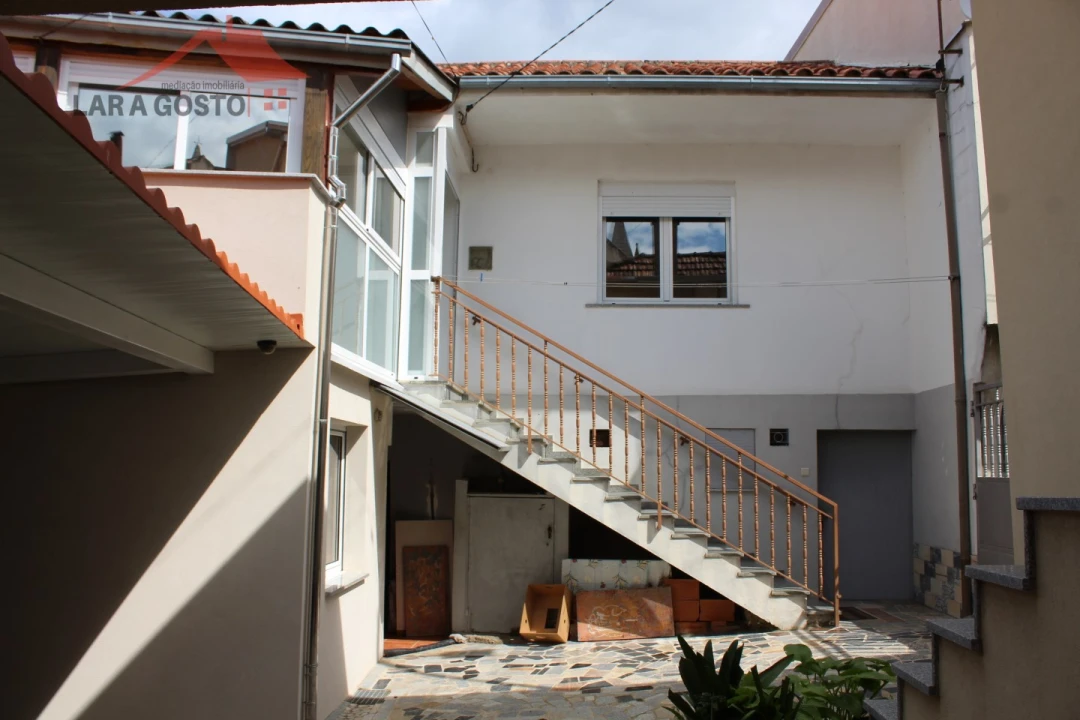 Moradia T4 para Venda em Arcas Foto 5