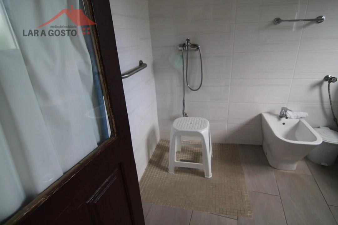 Moradia T4 para Venda em Arcas Foto 36