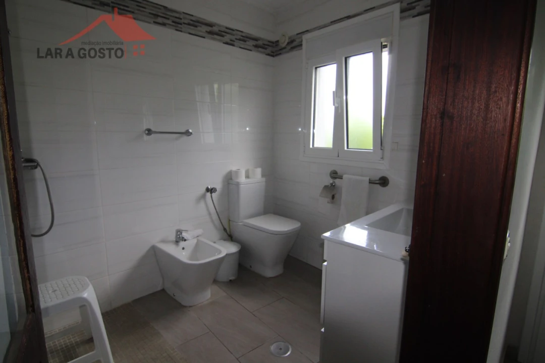 Moradia T4 para Venda em Arcas Foto 38