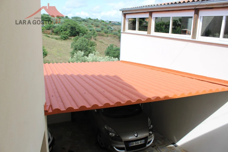 Moradia T4 para Venda em Arcas Foto 3