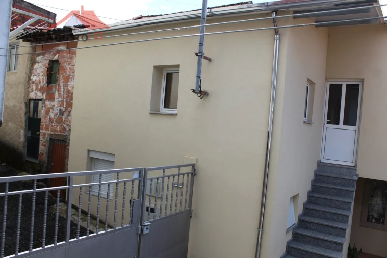 Moradia T4 para Venda em Arcas Foto 8