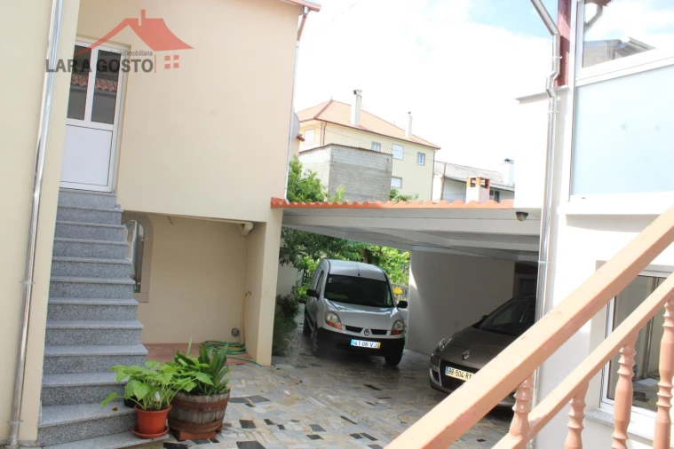 Moradia T4 para Venda em Arcas Foto 11