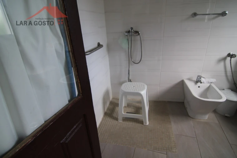 Moradia T4 para Venda em Arcas Foto 36