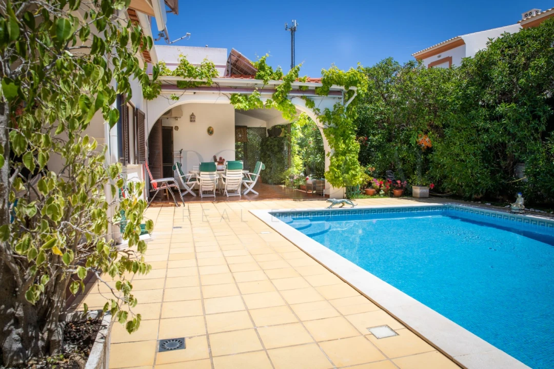 Moradia T3 para Venda em Albufeira e Olhos de Água Foto 9