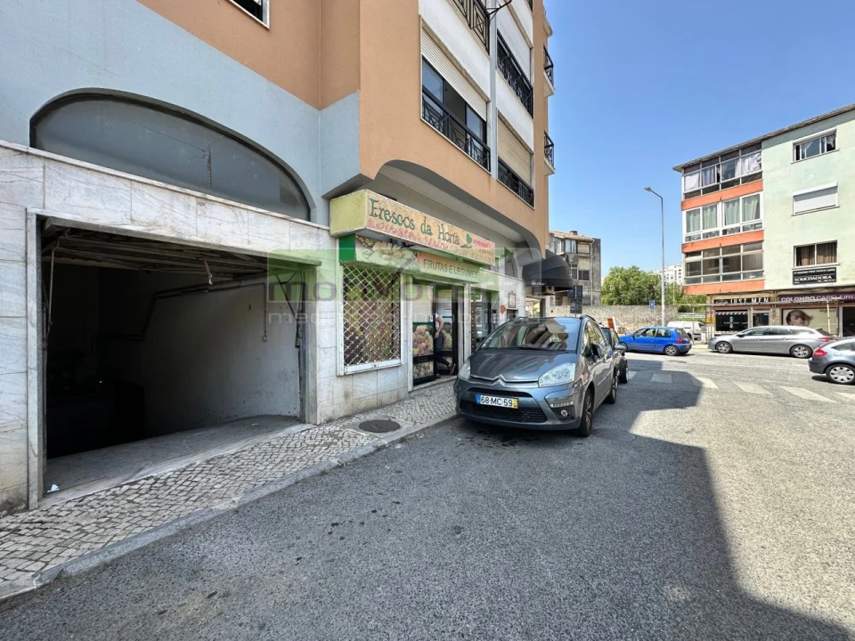 Armazém para Venda em Algueirão-Mem Martins Foto 1
