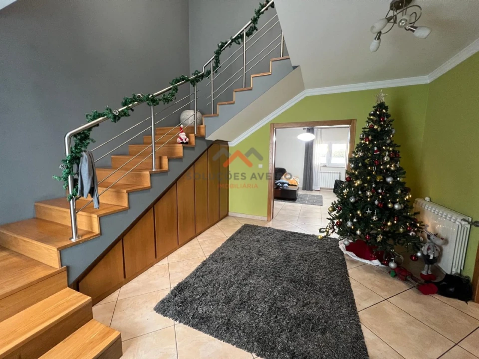 Moradia T4 para Venda em Ouca Foto 8