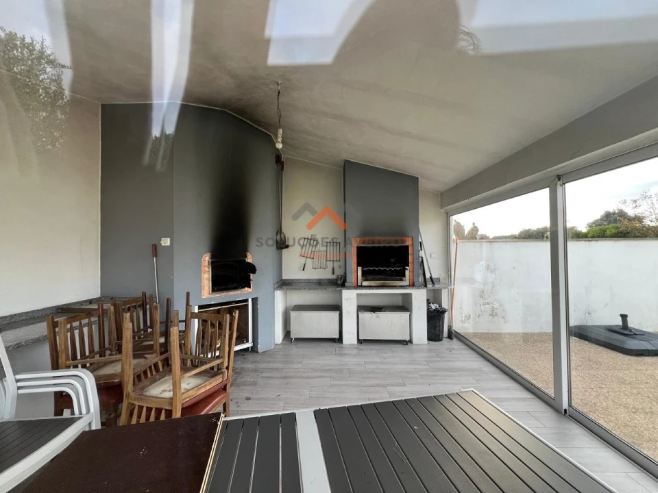 Moradia T4 para Venda em Ouca Foto 9