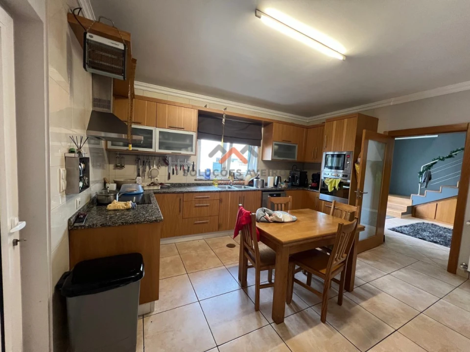 Moradia T4 para Venda em Ouca Foto 14