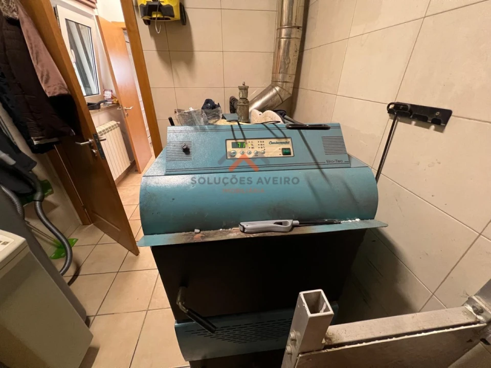 Moradia T4 para Venda em Ouca Foto 16