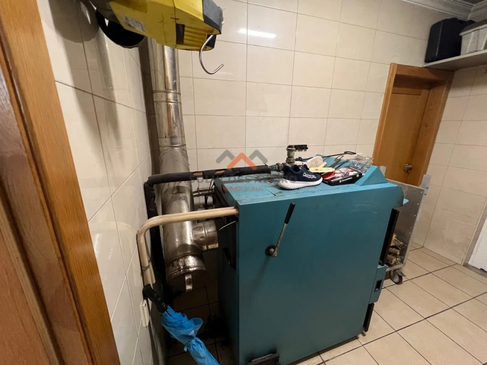 Moradia T4 para Venda em Ouca Foto 17