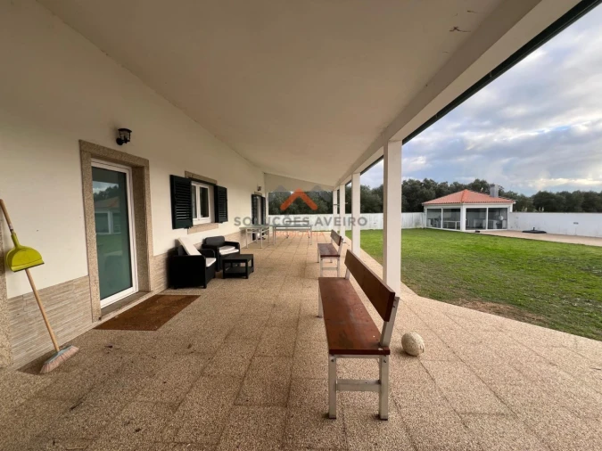 Moradia T4 para Venda em Ouca Foto 6