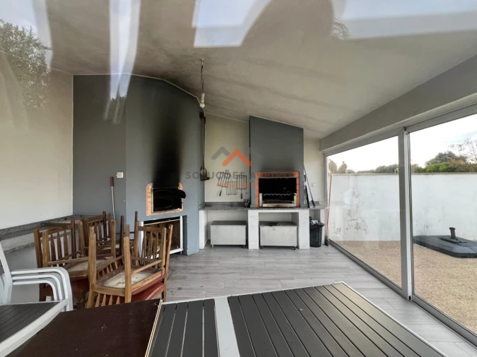 Moradia T4 para Venda em Ouca Foto 9