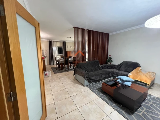 Moradia T4 para Venda em Ouca Foto 18