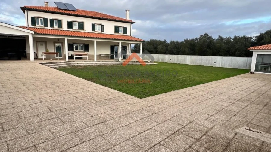 Moradia T4 para Venda em Ouca