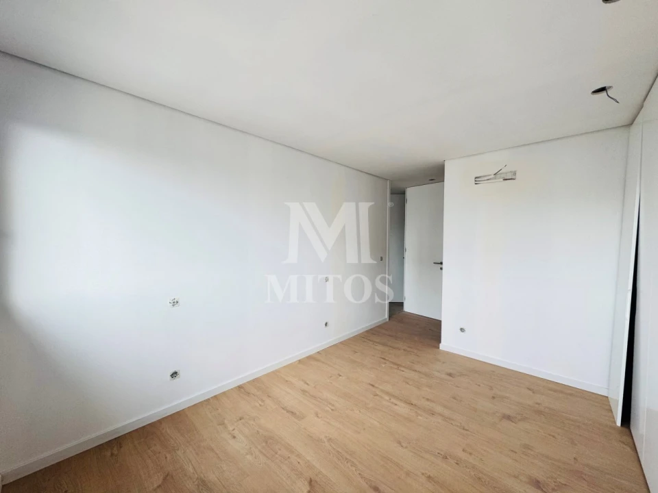 Apartamento T2 para Venda em Darque Foto 8