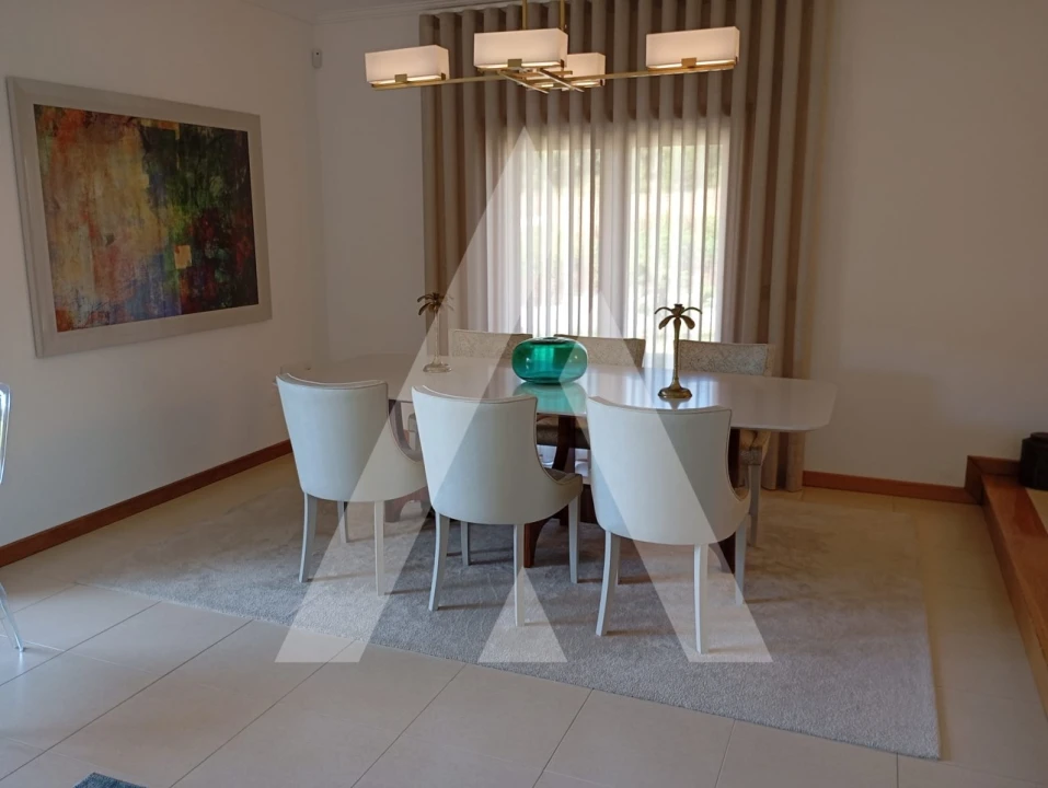 Moradia T6 para Venda em Palhaça Foto 5