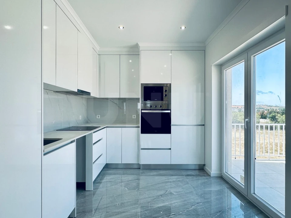 Apartamento T3 para Venda em Lourinhã e Atalaia Foto 1