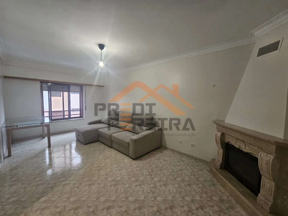 Apartamento T2 para Arrendamento em Ramada e Caneças Foto 1