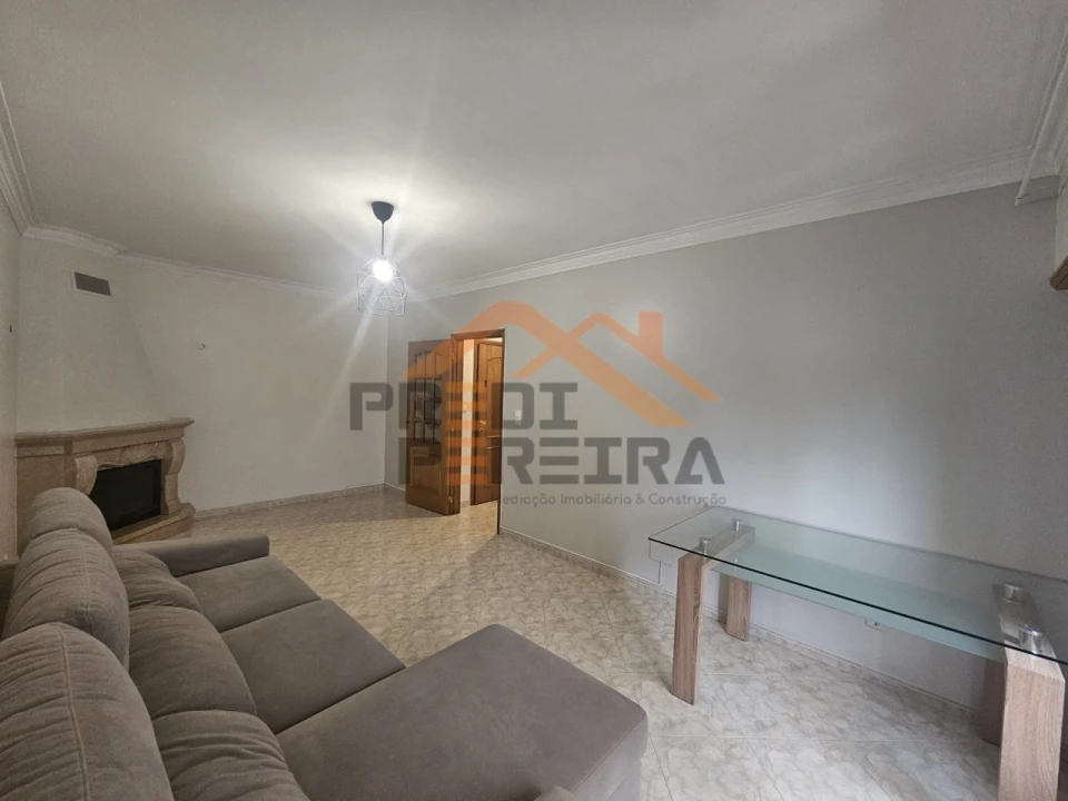 Apartamento T2 para Arrendamento em Ramada e Caneças Foto 2