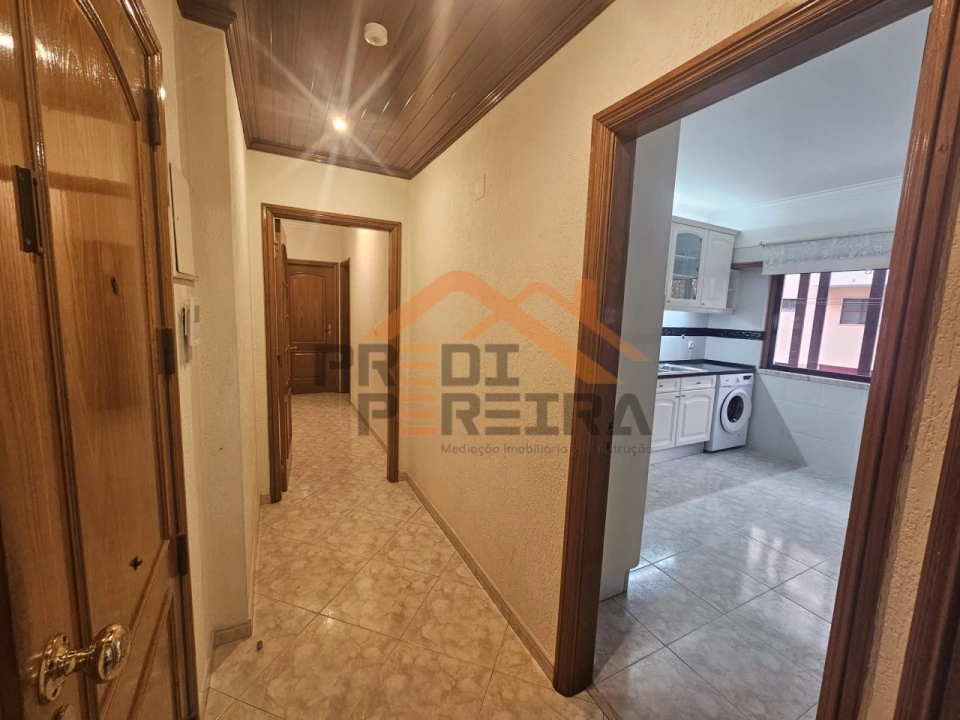 Apartamento T2 para Arrendamento em Ramada e Caneças Foto 3