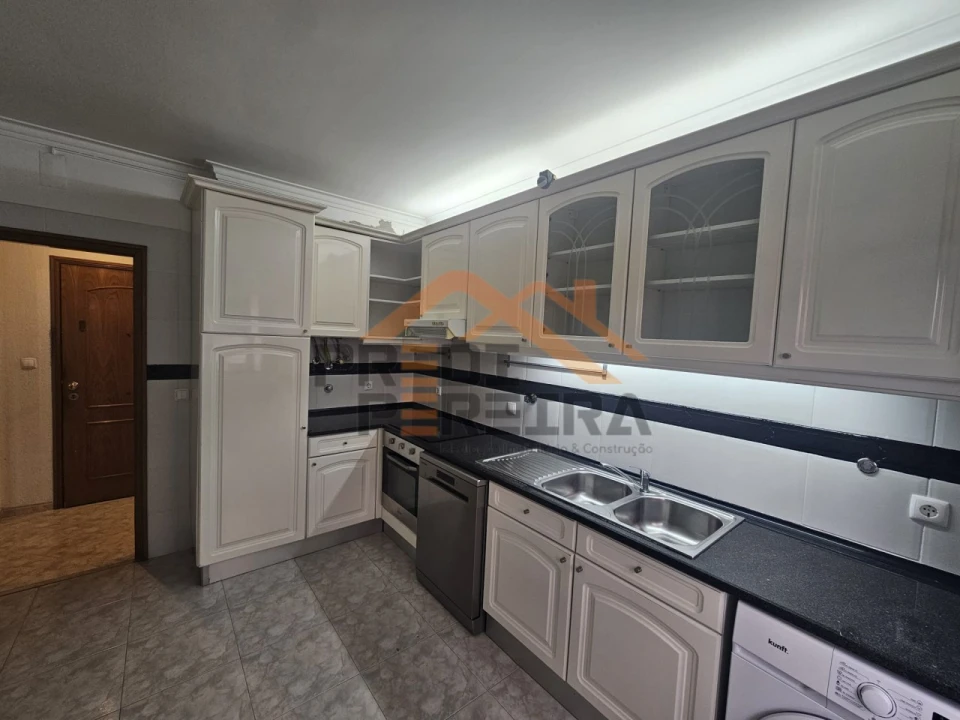 Apartamento T2 para Arrendamento em Ramada e Caneças Foto 5