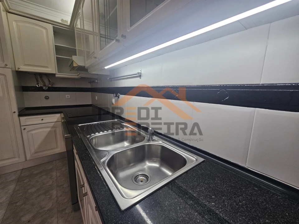Apartamento T2 para Arrendamento em Ramada e Caneças Foto 6