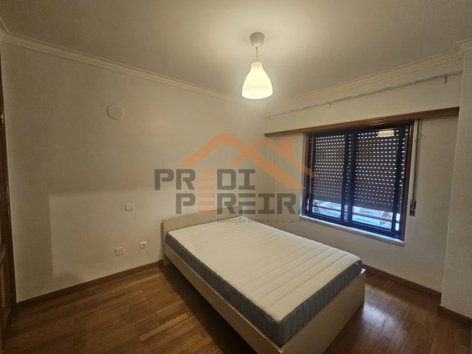 Apartamento T2 para Arrendamento em Ramada e Caneças Foto 8
