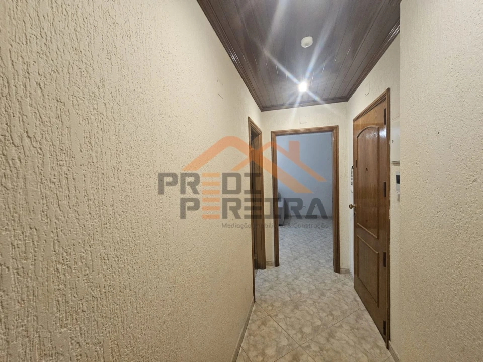 Apartamento T2 para Arrendamento em Ramada e Caneças Foto 13