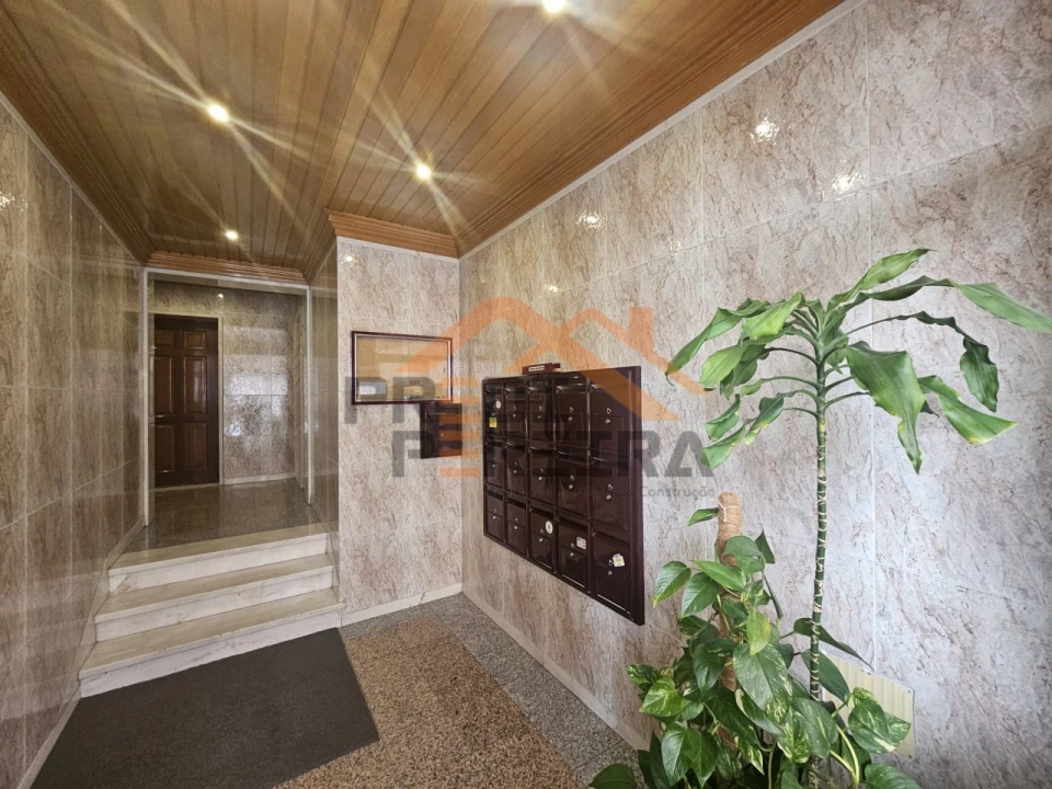 Apartamento T2 para Arrendamento em Ramada e Caneças Foto 17