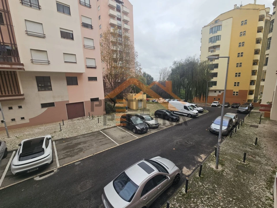 Apartamento T2 para Arrendamento em Ramada e Caneças Foto 19