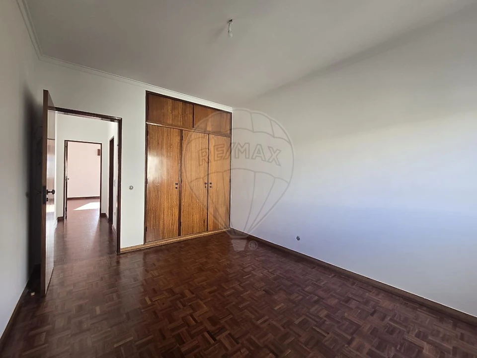 Apartamento T4 para Venda em Massamá e Monte Abraão Foto 11