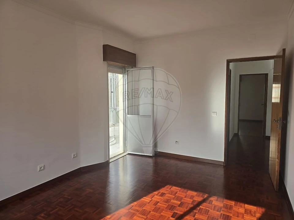 Apartamento T4 para Venda em Massamá e Monte Abraão Foto 10