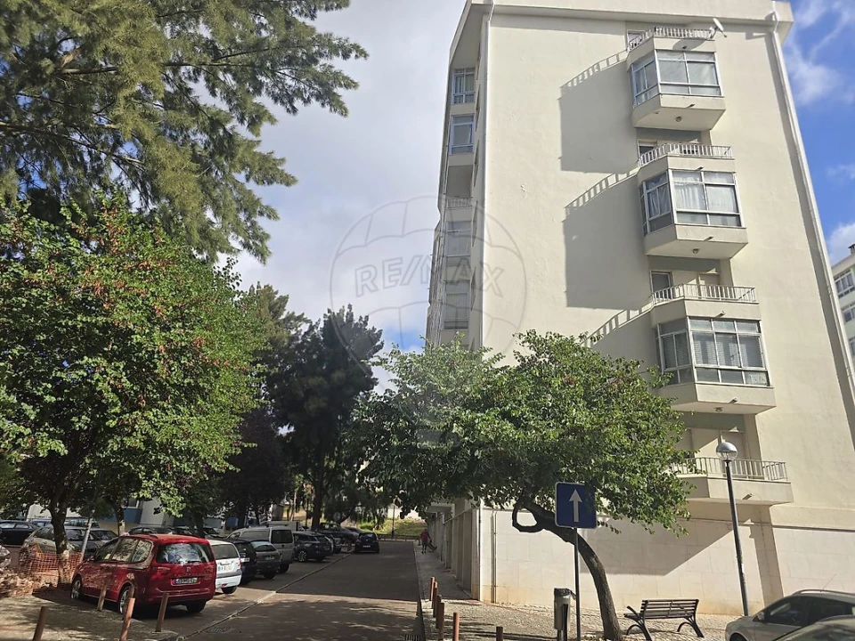 Apartamento T4 para Venda em Massamá e Monte Abraão Foto 25
