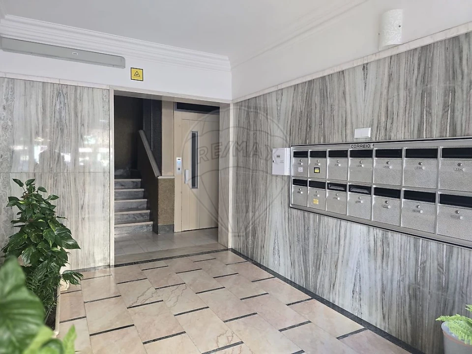 Apartamento T4 para Venda em Massamá e Monte Abraão Foto 23