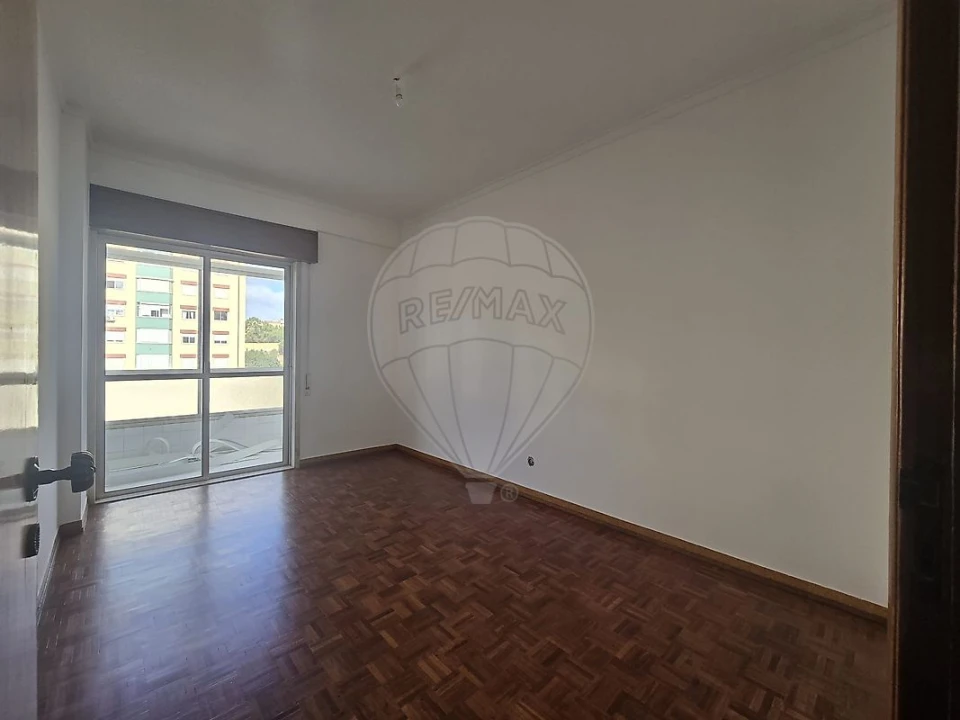 Apartamento T4 para Venda em Massamá e Monte Abraão Foto 2