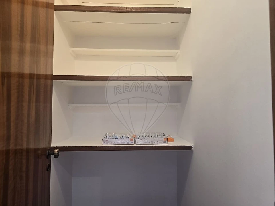 Apartamento T4 para Venda em Massamá e Monte Abraão Foto 9