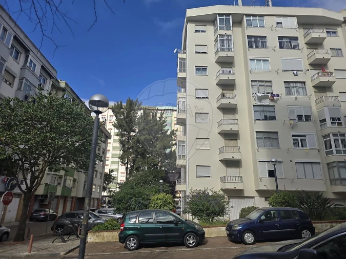 Apartamento T4 para Venda em Massamá e Monte Abraão