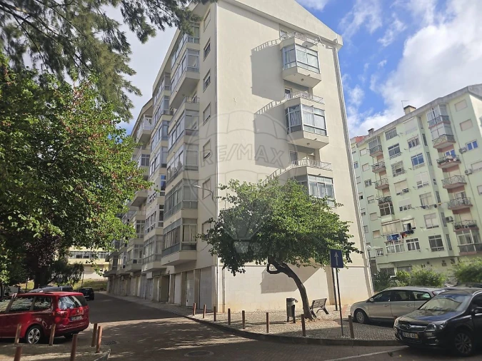 Apartamento T4 para Venda em Massamá e Monte Abraão Foto 24