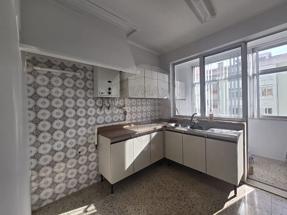 Apartamento T4 para Venda em Massamá e Monte Abraão Foto 7